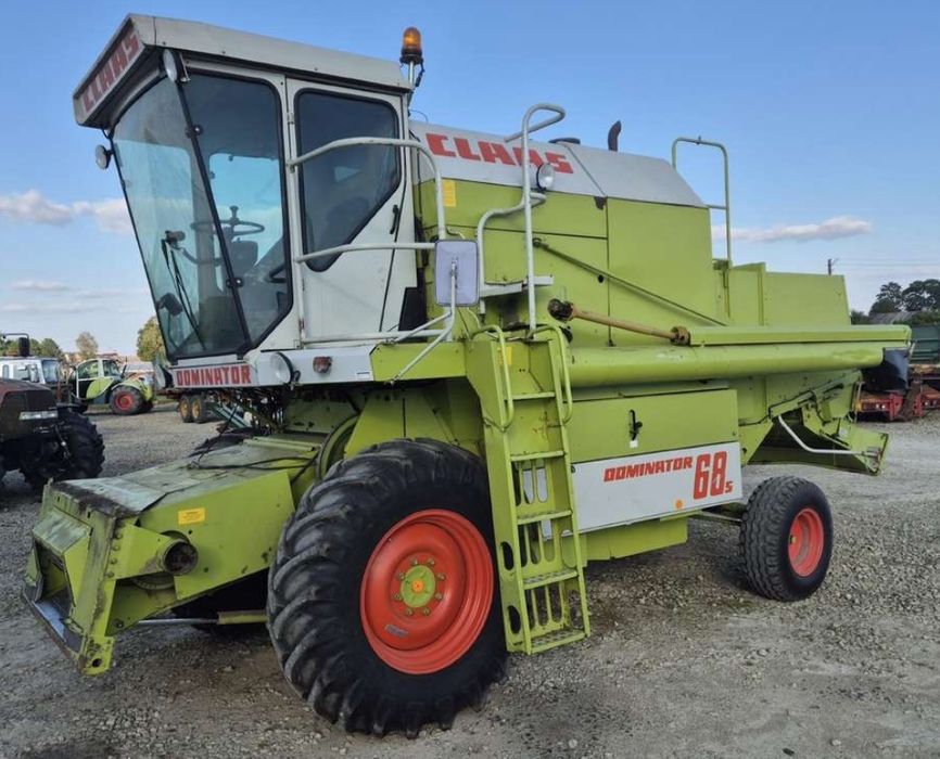 Зерно збиральний комбайн Claas Dominator 68S