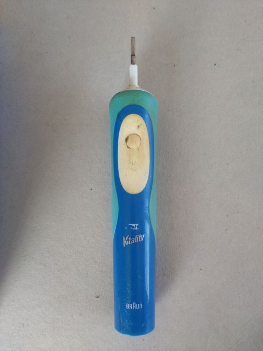 Elektryczna szczoteczka do zębów Oral-B Vitality