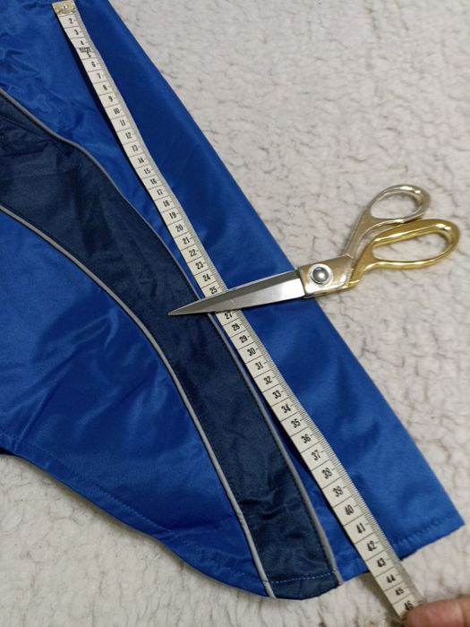 Новая жилетка на среднюю породу собачки, утеплённый , водонепроницаемы