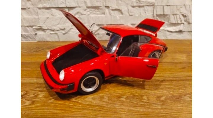 1:18 Minichamps Porsche 911 Carrera model