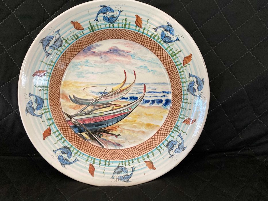 Prato decorativo em cerâmica com moliceiro
