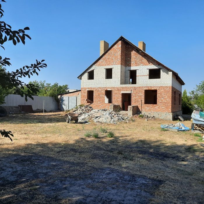 Продам свой (не агентство)не достроенный дом,р-н новые дома(павленки)