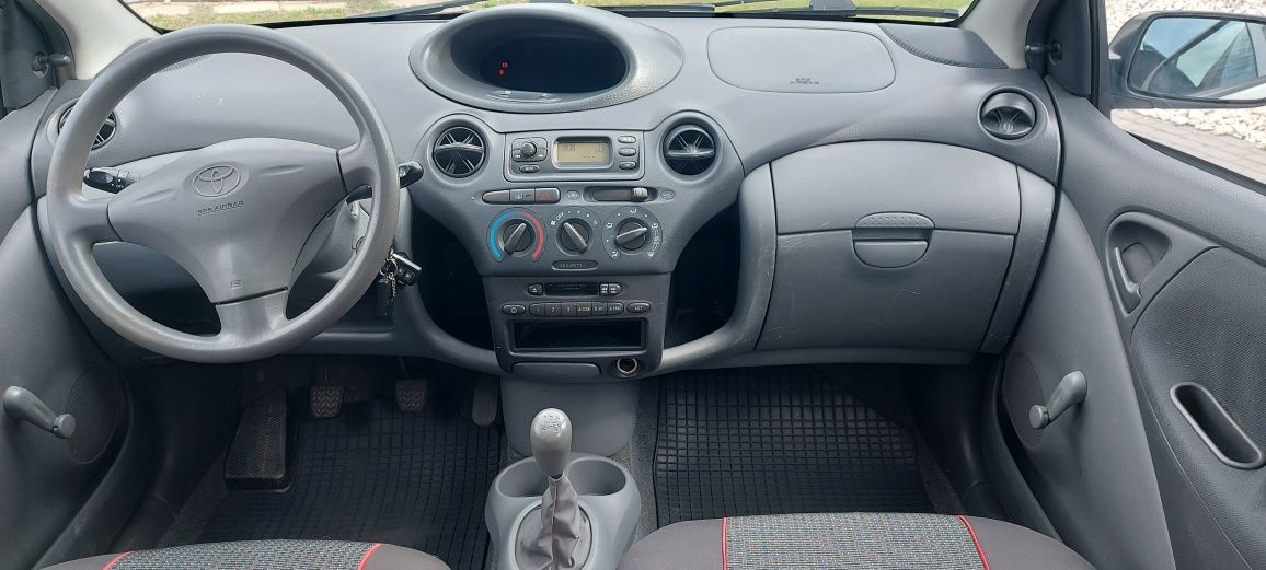 Toyota Yaris 1.0 benzyna 2002