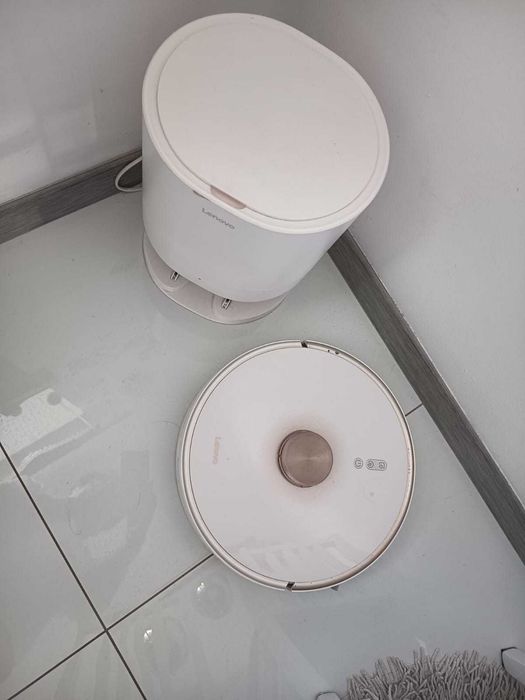 odkurzacz z funkcją mopowania oraz stacja dokującą, 
 filtry