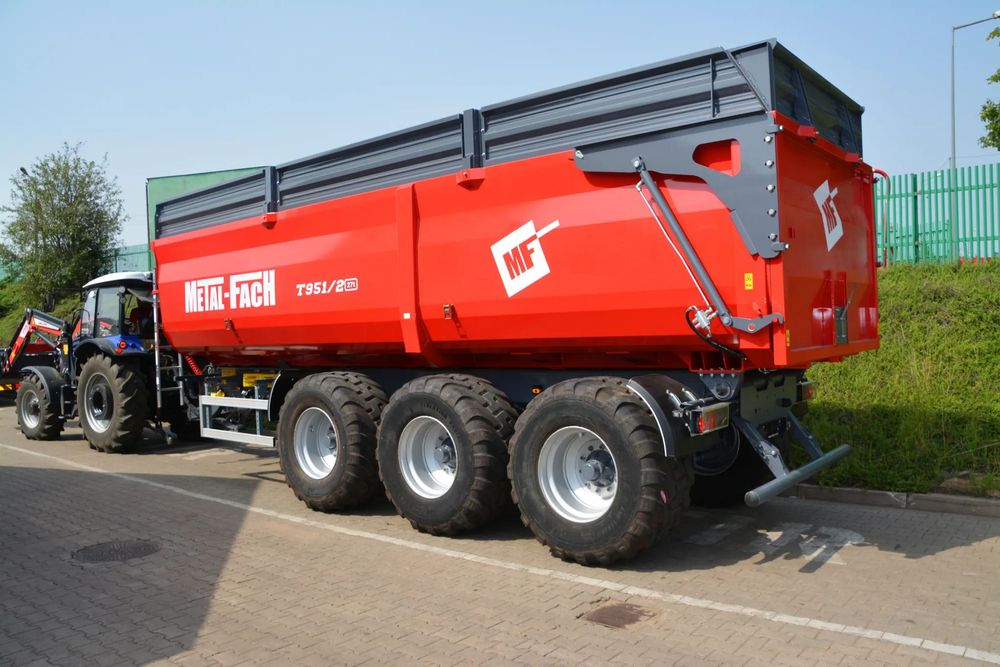 Metal-Fach T951/2  Przyczepa skorupowa T951/2 Metal Fach