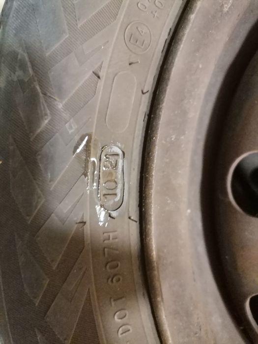 Sprzedam opony z felgami z Peugeot 206