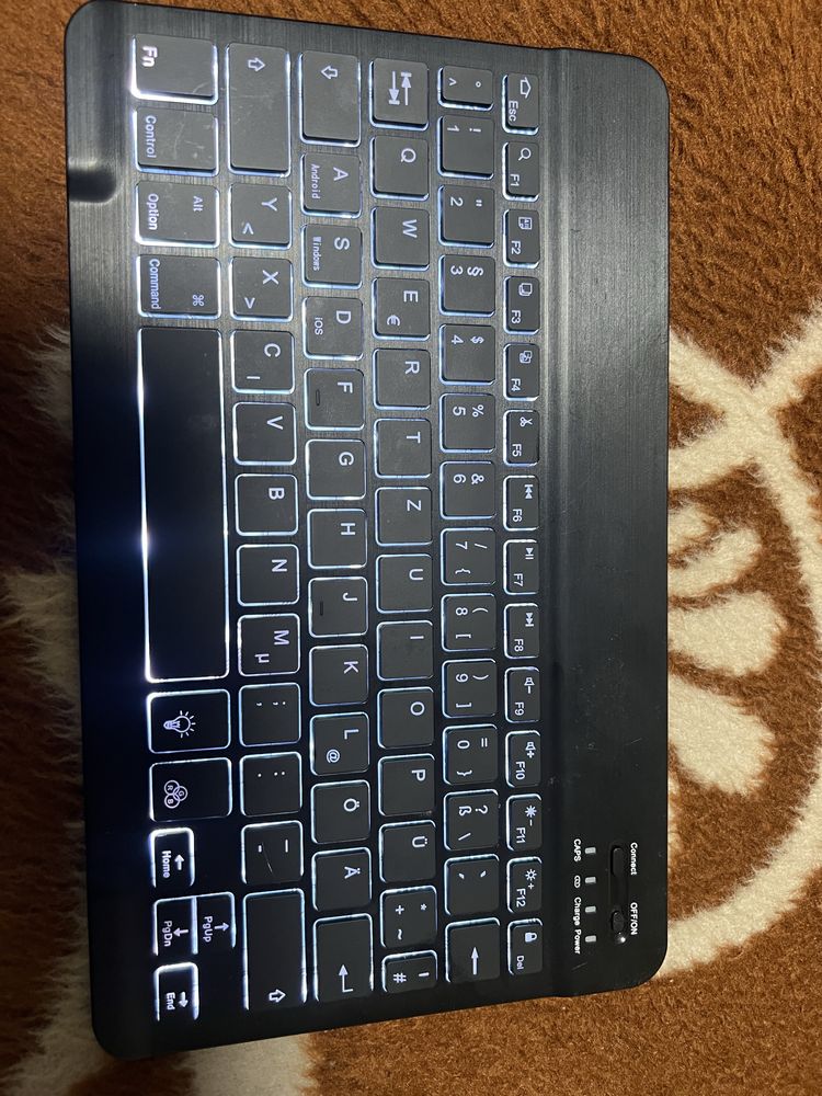 Компактна блютуз клавіатура type c