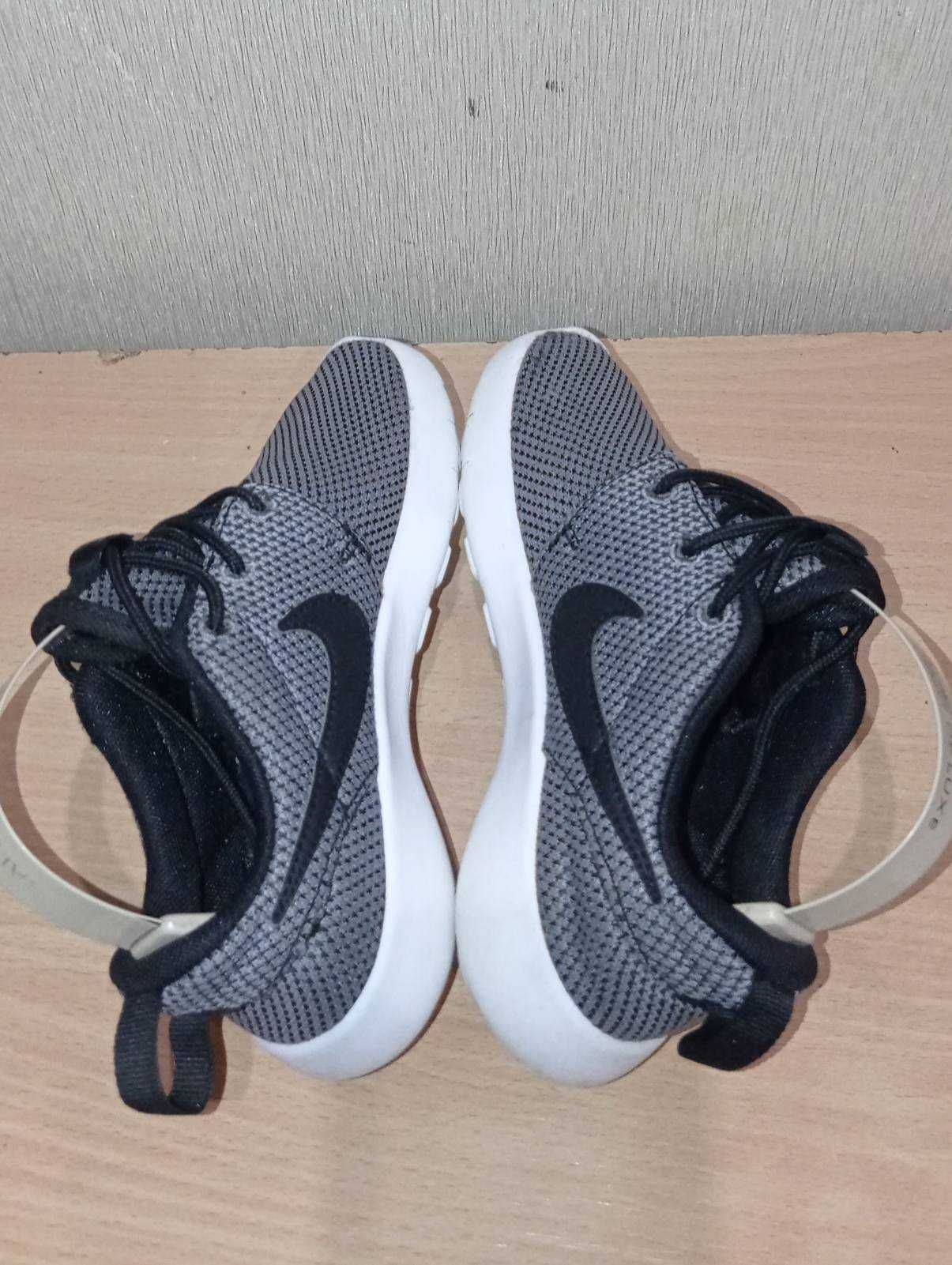 Кросiвки фiрми Nike 29.5 розмiру