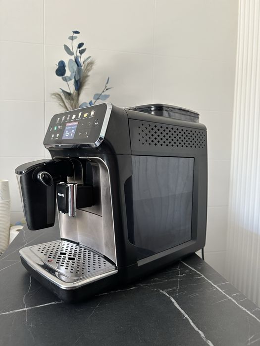 Кавомашина Philips latte go 5400 series