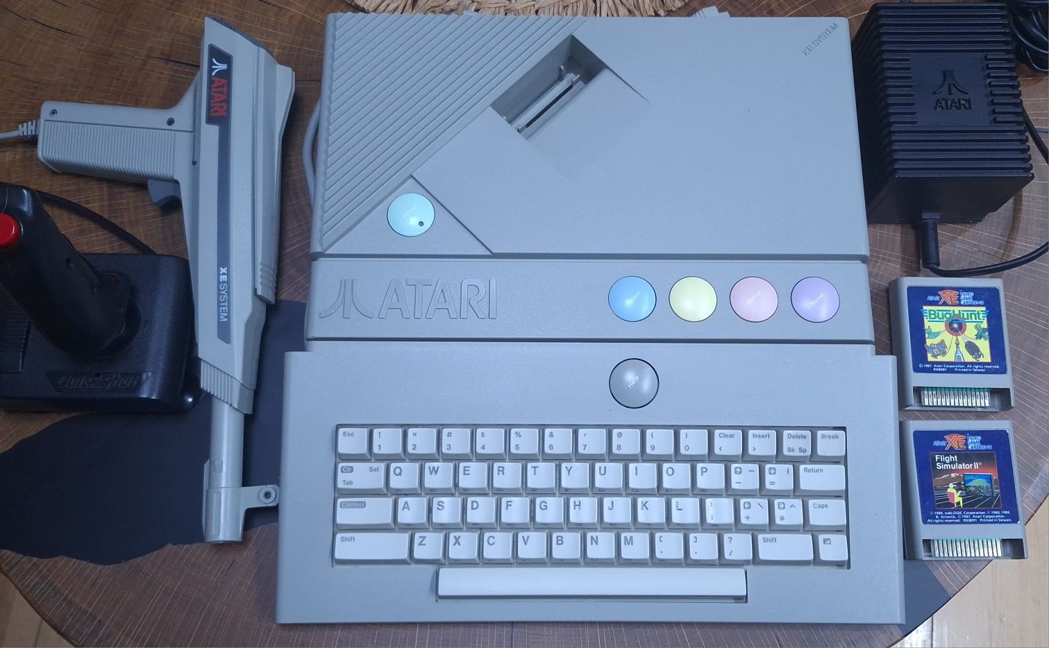 Atari XEGS + gry + pistolet
