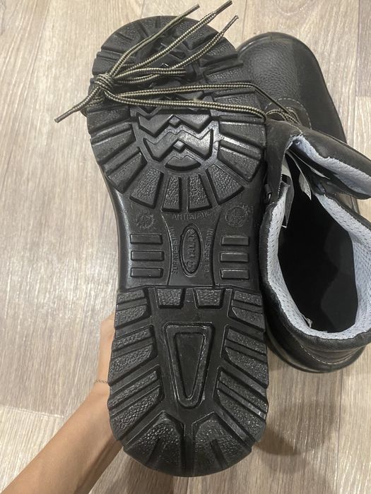 Рабочая спецовачная обувь 42р и 45р новые и теплые резиновые сапоги