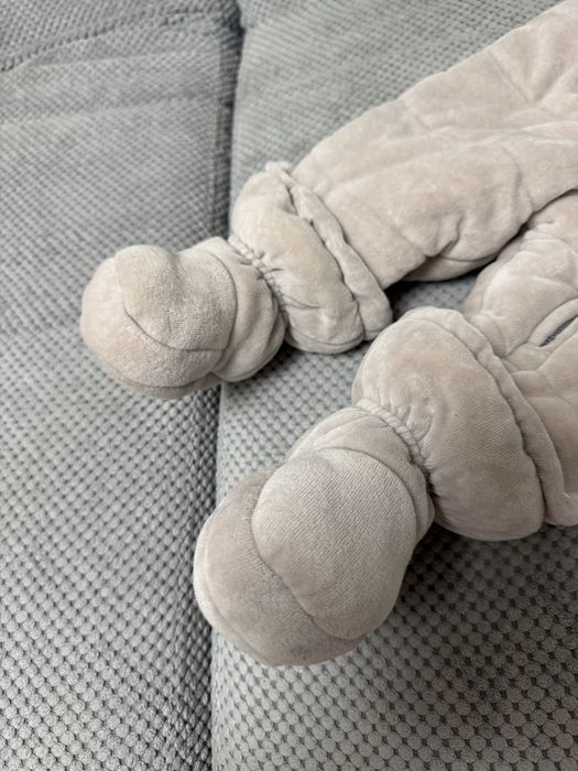 Мʼякенький комбінезон в бежевому кольорі