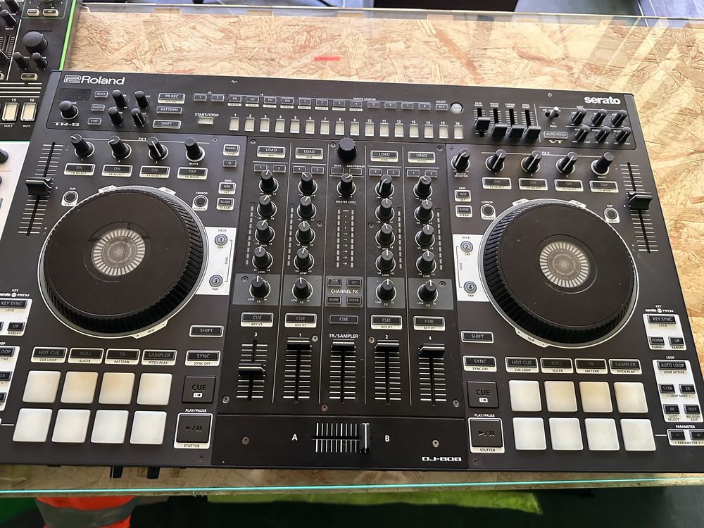 Roland dj 808 tr8 tb3