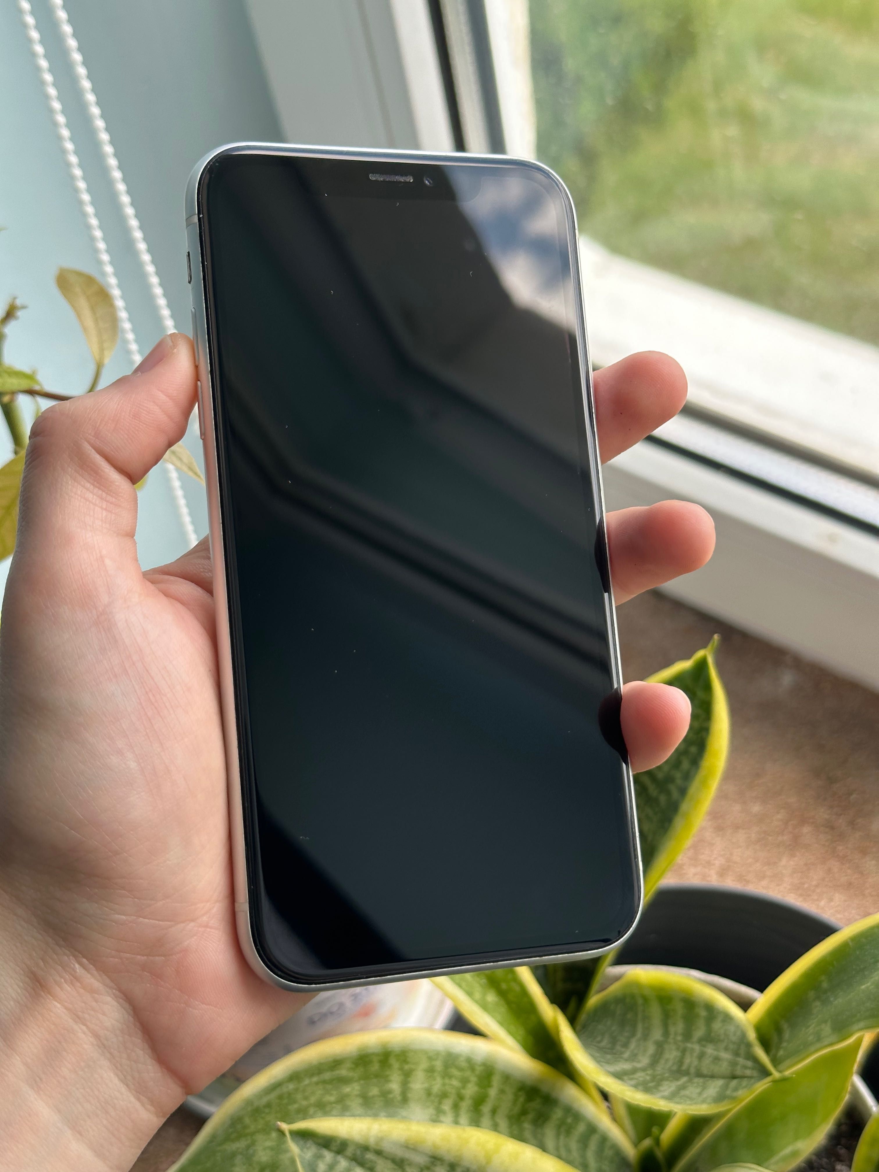 iPhone XR 128 White used