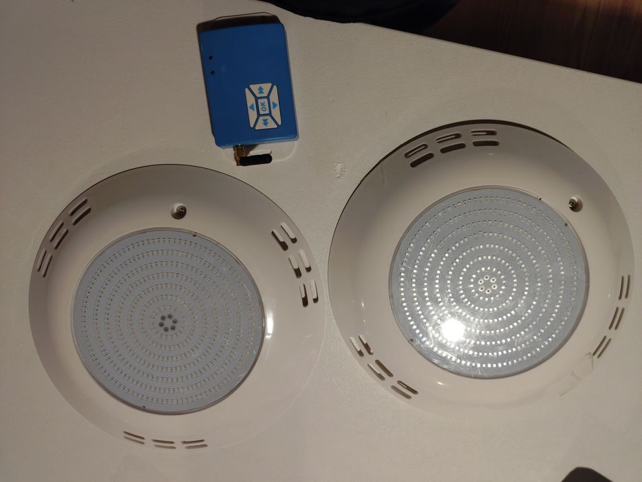 Lampa do basenu zmieniająca kolory komplet.