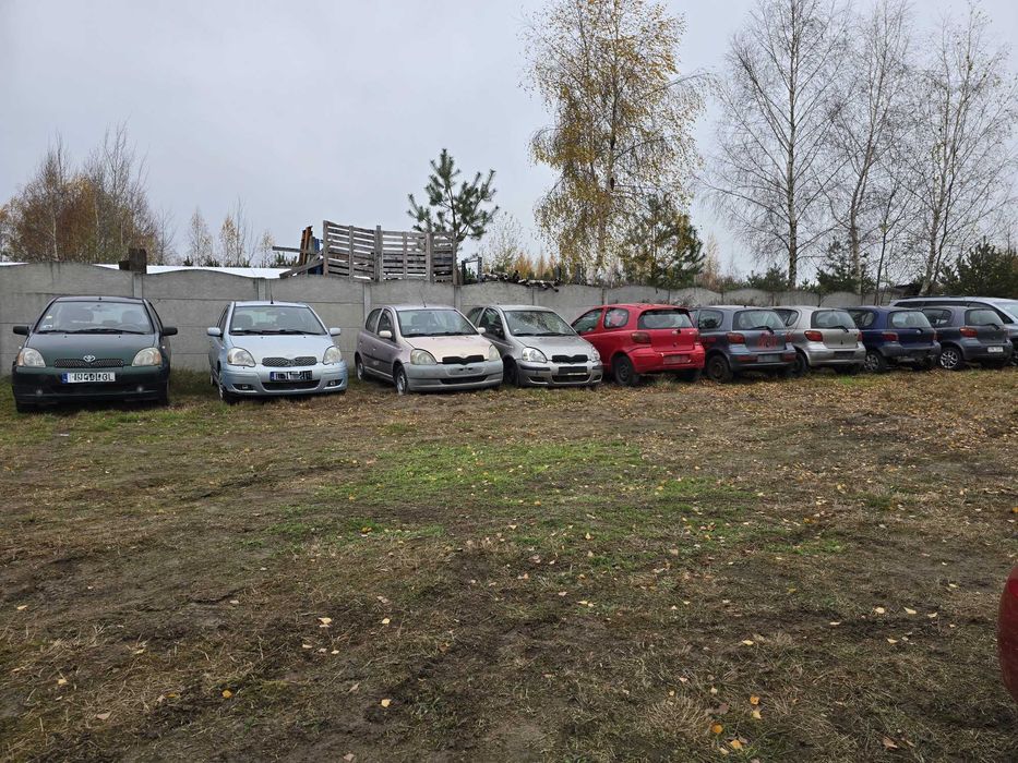 Toyota Yaris I Zderzak maska błotnik drzwi klapa lampa szyba pas próg