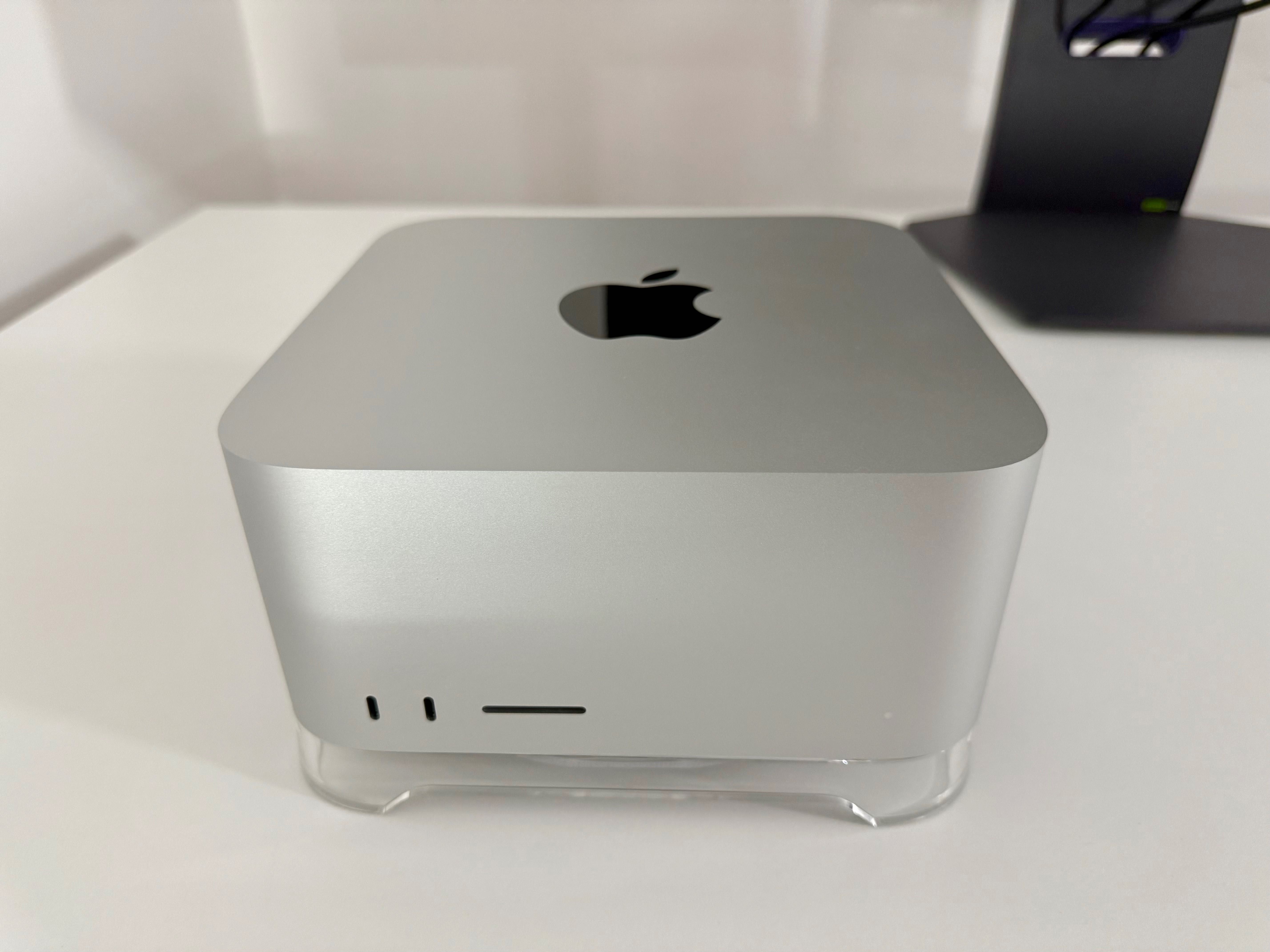 Mac Studio M2 MAX / 32GB / 512GB / CPU12 / GPU30 - Garantia até 1/2028