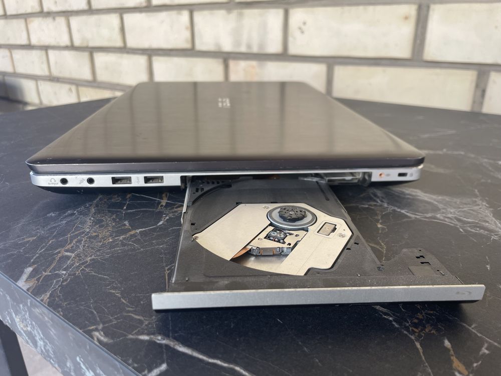 Ноутбук Asus N750J  Intel Core i7-4700Q