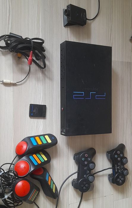 Konsola ps2 fat + 2 pady + buzzery + kamerka + karta pamięci