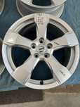463 Felgi Aluminiowe ORYGINAŁ VOLVO R 17 5x108 otwór 63,3 NOWE