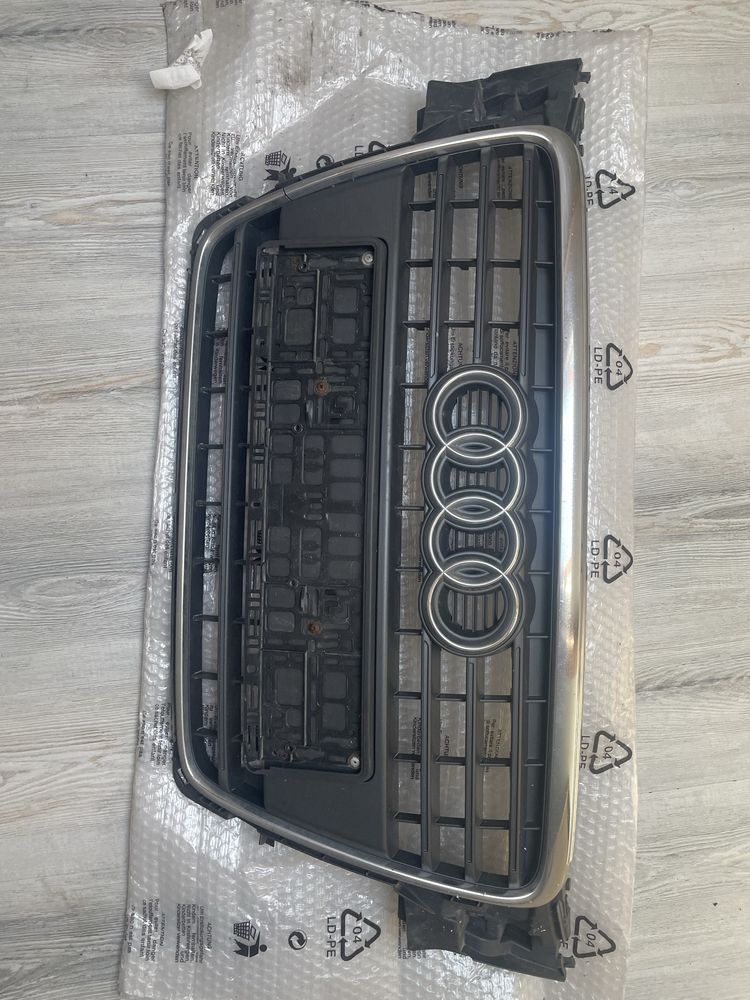 grill od audi a4 b8