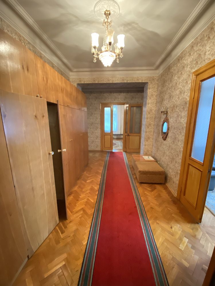 Продам 4-ком квартиру, центр, Інституцька 20/8, Липки, Шовковична