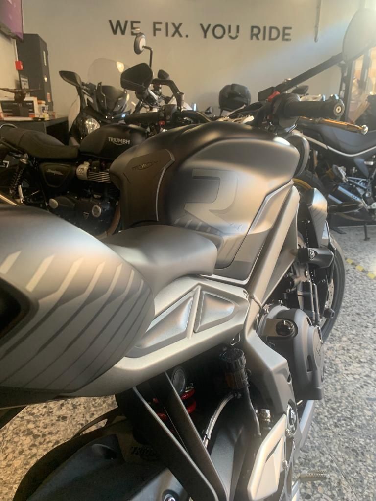 Triumph Street Triple R 765 =  120cv! -Grantia 2027 - MT09 -Z900