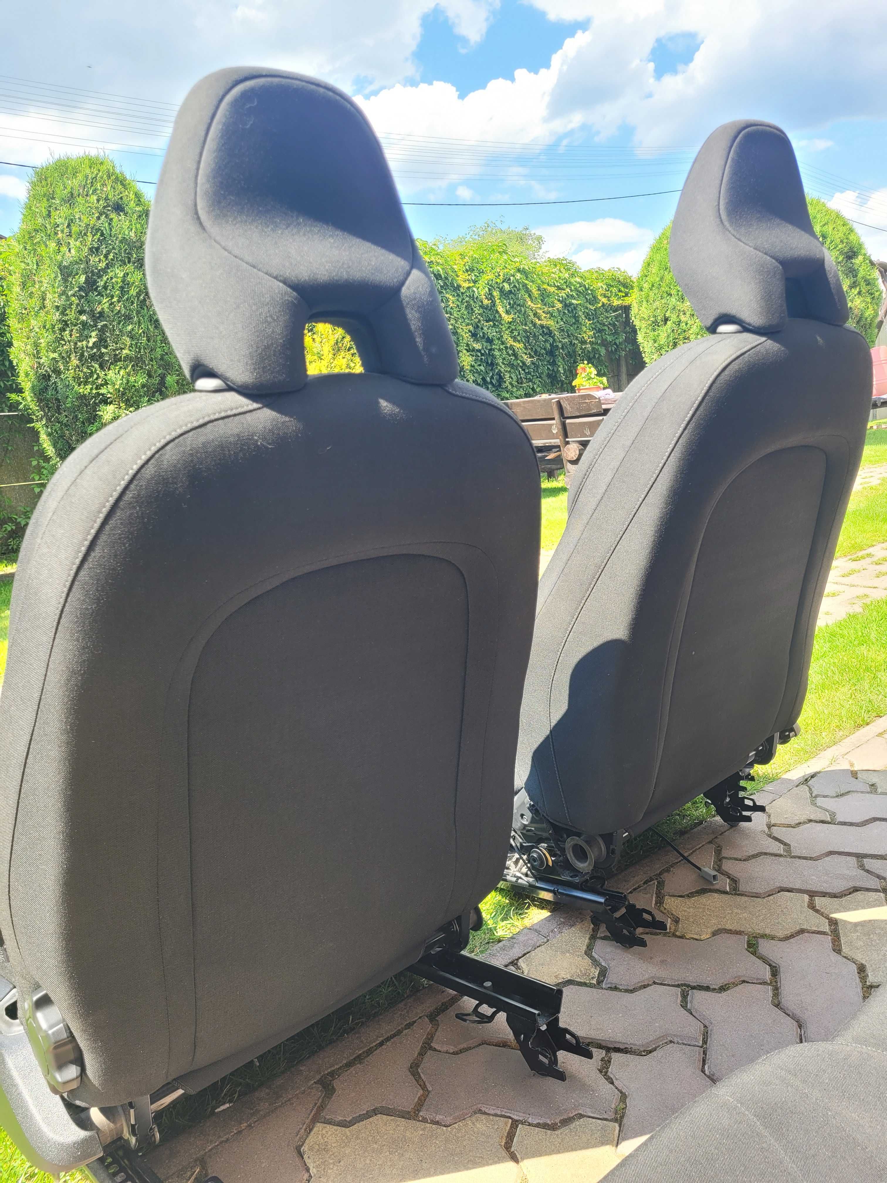 Komplet foteli do Volvo V40