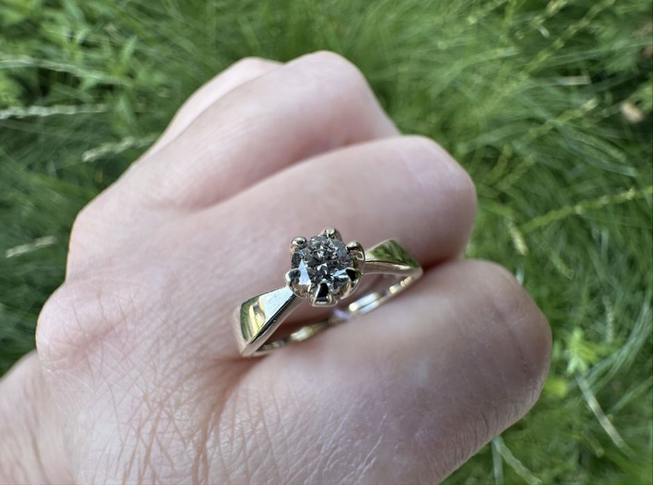 Золота каблучка з діамантом 4/4,0.25 ct.,(4 мм.)16.5 розмір,2.7 грам