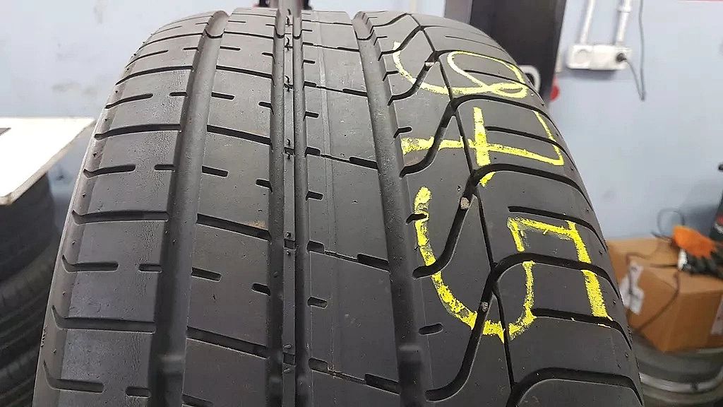 Pirelli Pzero 255/45/19/7mm(976)