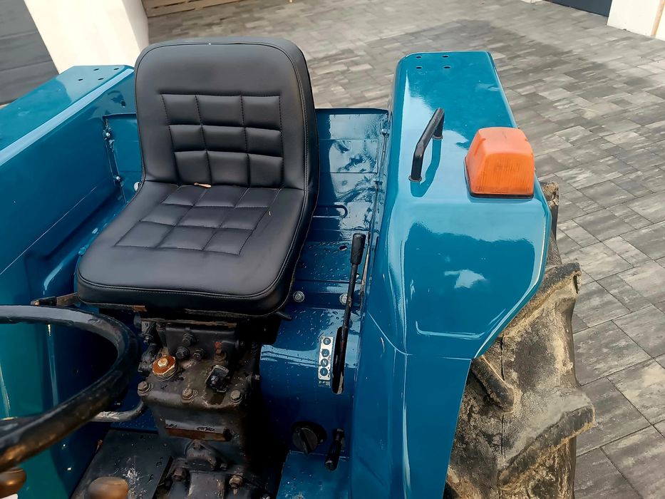 Traktor Mitsubishi MT 2501 4x4 25KM 4 cylindry