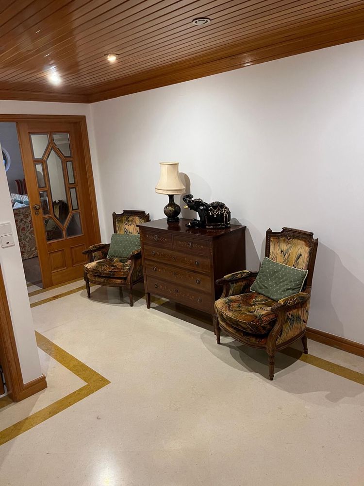 Arrendar T3+1 com 200m2 mobilado e equipado em Linda a Velha