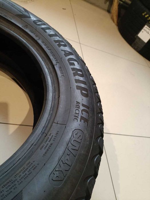 Комплект шин б/у 225/65R17 102T Goodyear UltraGrip ice aRCTIC suv 4x4