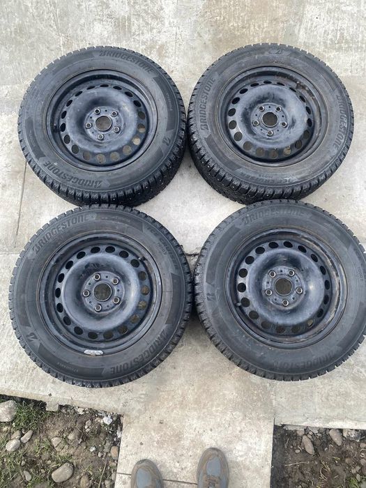 Продам шиповану резину 195×65×15