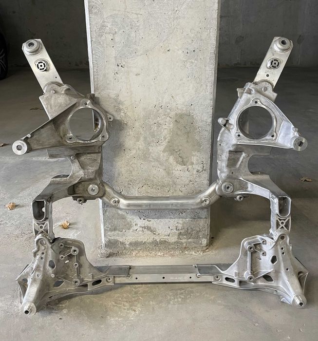 Балка передней подвески, подрамник 31106887340 BMW