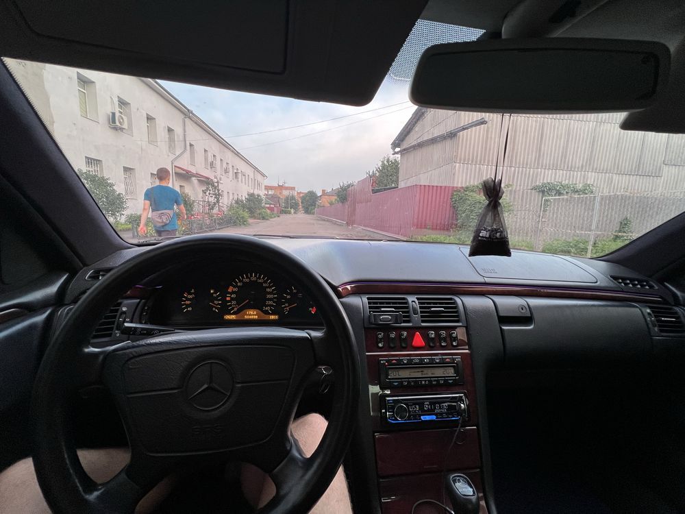 Продам мерсіка w210