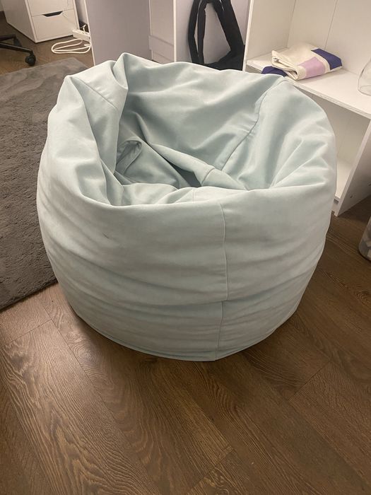 Pufa Italpouf w kolorze oliwkowym o średnicy podstawy 80 cm