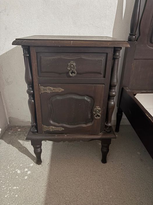 Cama de Solteiro com Mesa de Cabeceira