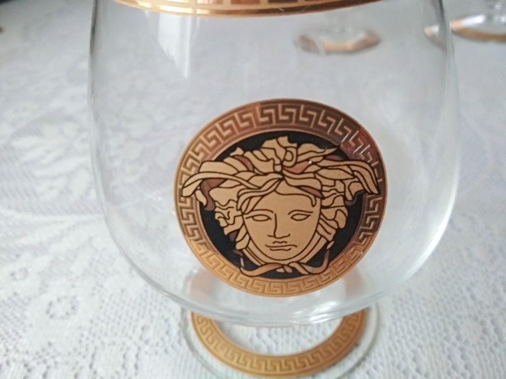 Коньячные бокалы  с позолотой.