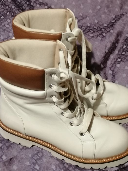 чоботи жіночі ботинки