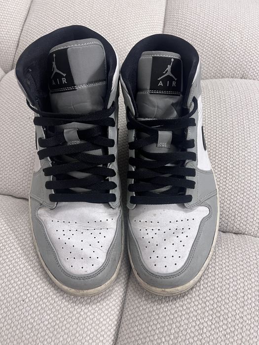 Jordan 1 Mid Light Smoke Grey