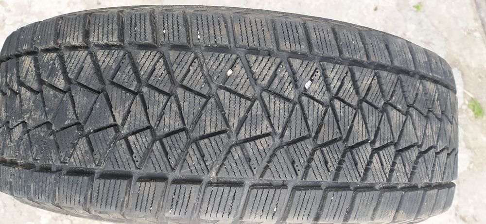 Продам зимние резину 225 65 17 на дисках  состояние новая