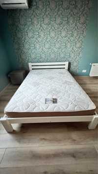 Продам деревянную кровать с матрасом 140х200 см