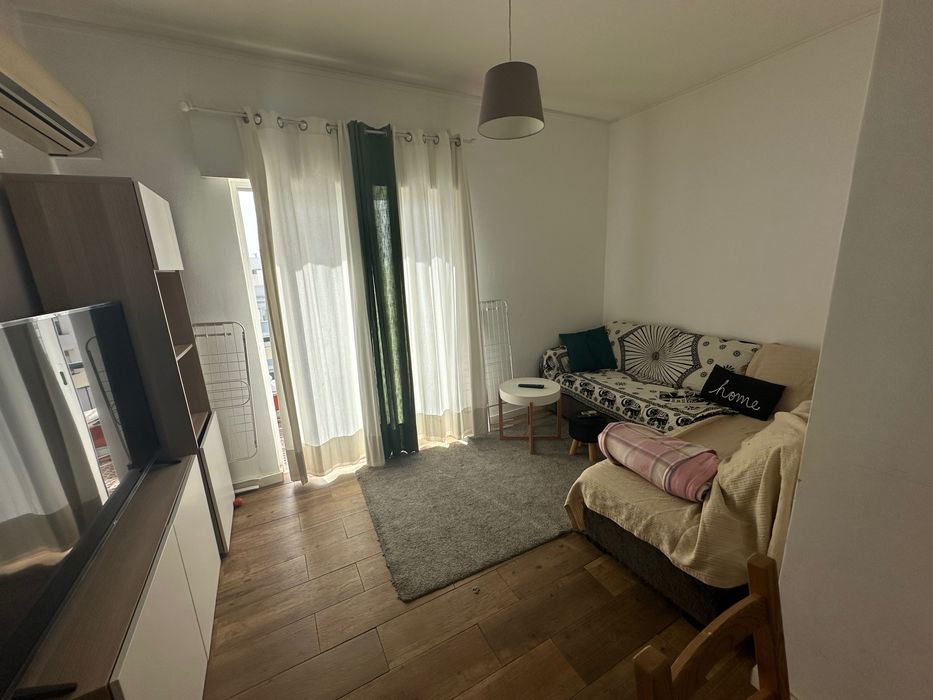 Alugo 2 quartos em Faro