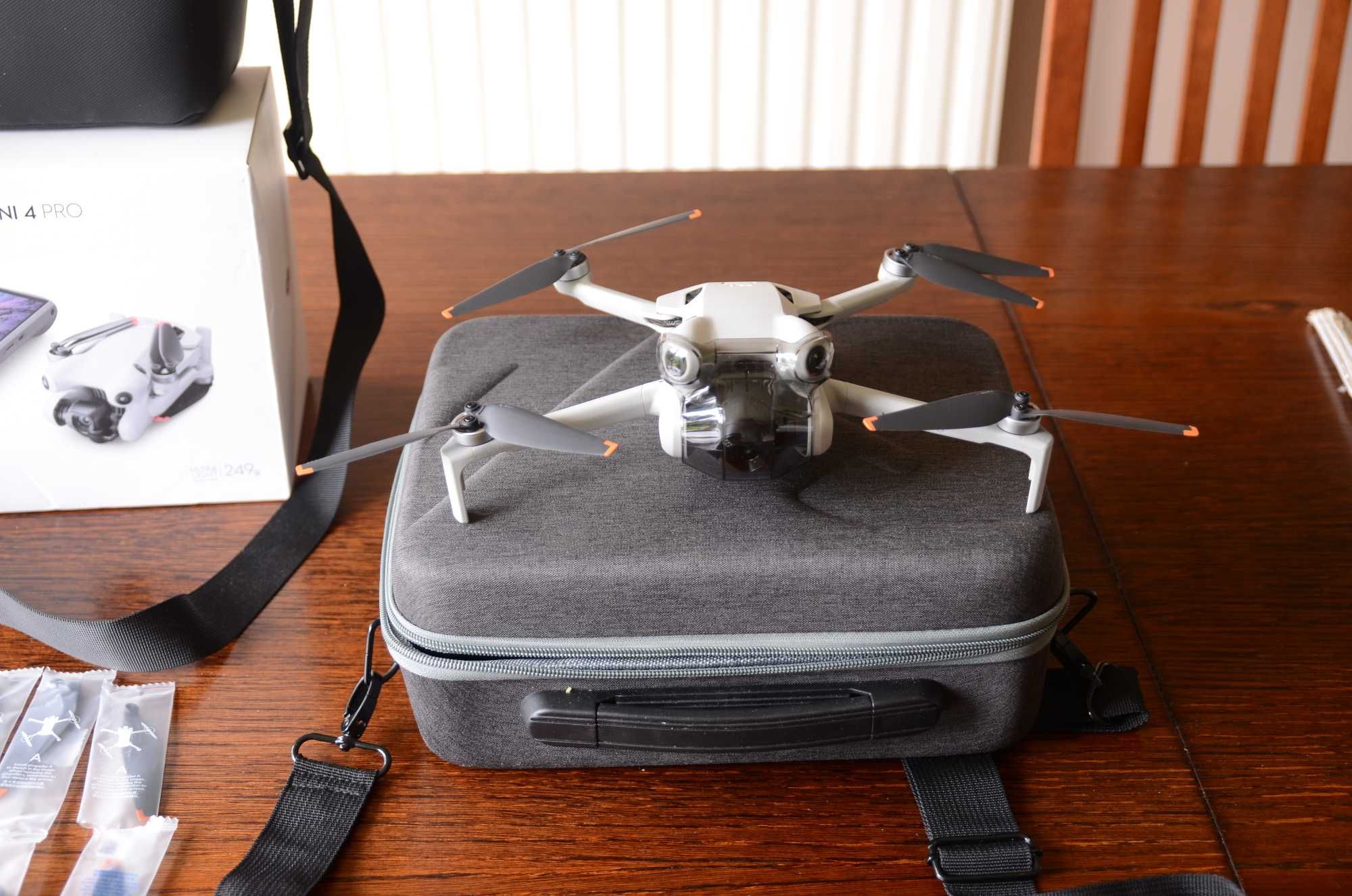 Dron MINI 4 pro combo RC2 DJI