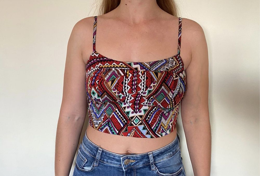 Top multicolor com missangas