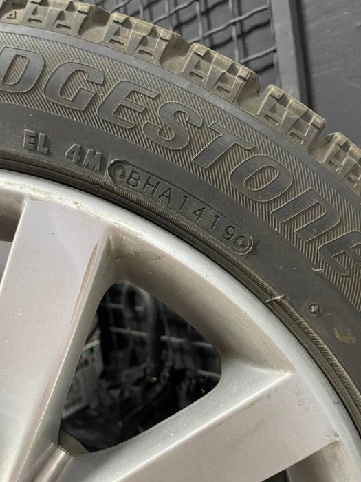 Зимова гума bridgestone blizzak 215/50r17