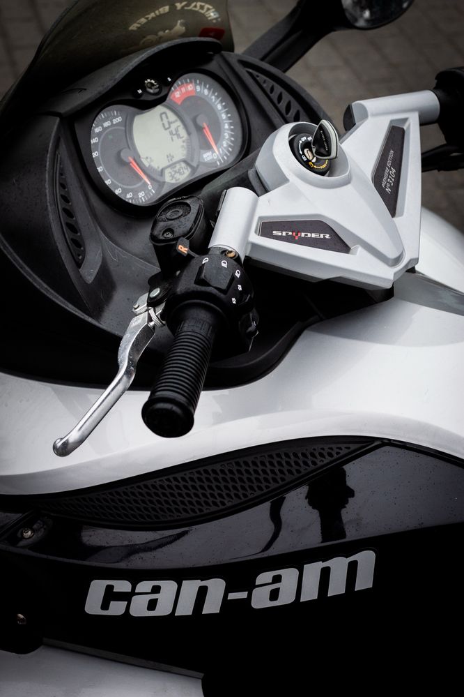 Продам трицикл brp can-am 990