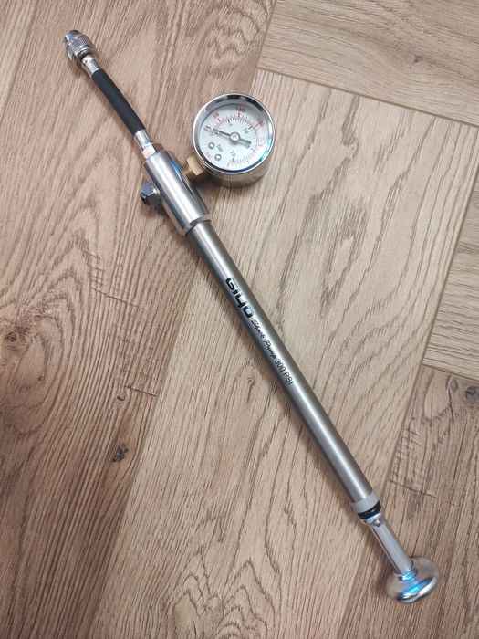 Pompka do amortyzatorów GIYO