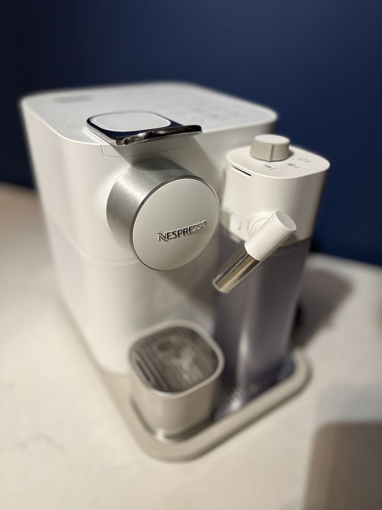 Ekspres DeLonghi Nespresso Gran Lattissima EN640W